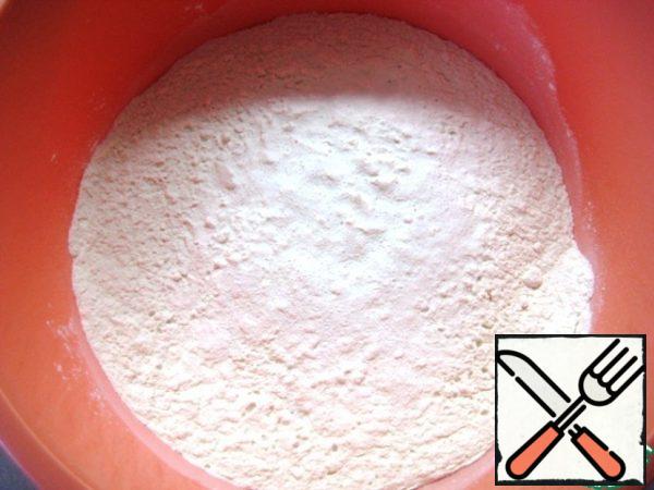 Dough: in a bowl, combine the flour, a pinch of salt and baking powder. Stir.