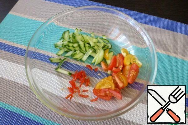 Cut tomatoes into slices, fresh cucumbers into strips, and chop chili pepper smaller.