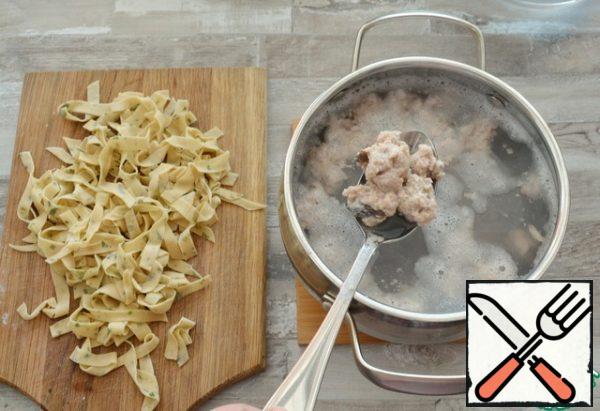 As soon as the dumplings pop up, add the noodles and bring to the boil, cook for about 5 minutes.