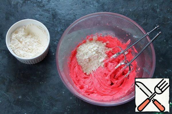 Sift the flour with baking soda, add salt and mix well. Gradually add the dry ingredients to the butter-egg mixture. First, mix with a mixer, at low speed. Then, when the mass thickens, and the mixer becomes difficult to handle, mix with a spoon or hands.