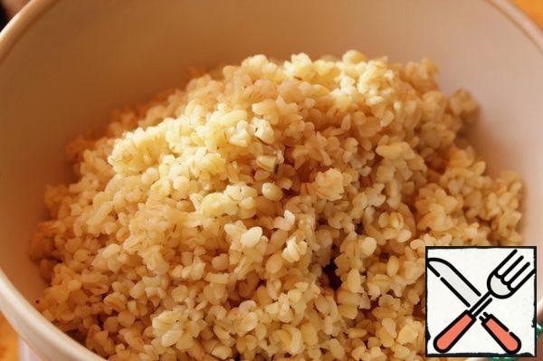 Pour in the finished bulgur.