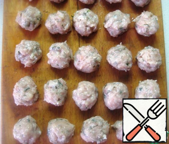 Form small meatballs from the minced meat (I got 25 pieces) and put them in the refrigerator.