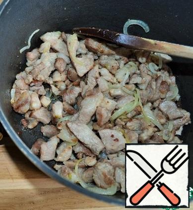 Wash the meat, dry it, cut it into cubes, and fry it with onions.
5 minutes on medium heat.