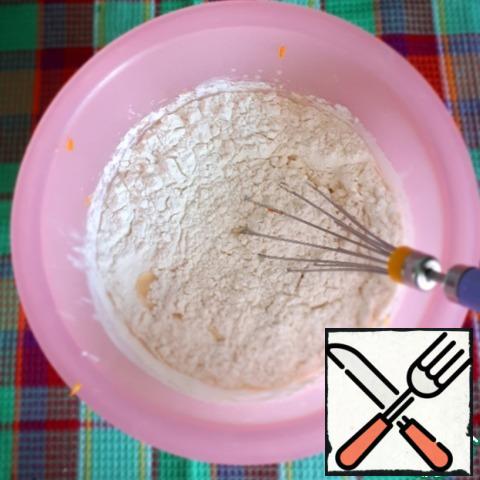 Sift two types of flour (rice and wheat), add baking soda and baking powder, knead the dough quickly.