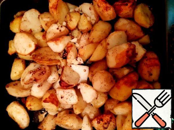 Remove the foil and bake the potatoes for 7-10 minutes.