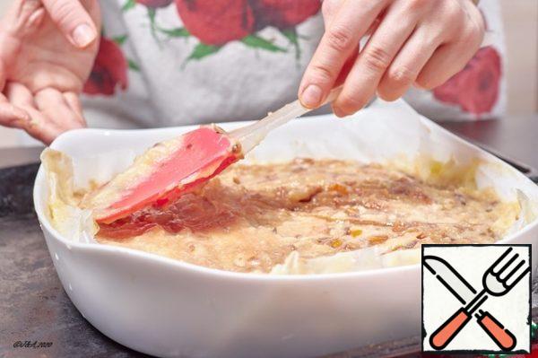 Put parchment on the bottom of the mold, put a little mashed potatoes, fry everything on top, then the second part of the mashed potatoes. Bake in the oven until golden brown for about 30 minutes.