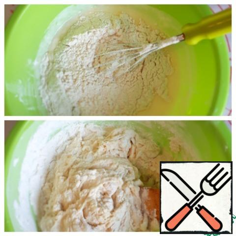 Sift the flour with baking powder. Add flour and quickly knead the dough, do not knead for a long time.