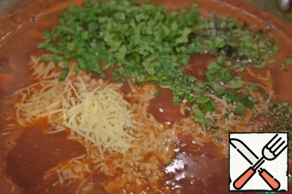 Add the Parmesan and herbs to the soup and mix. If you want to cook a lean version, exclude cheese. Even without it, the soup is very satisfying and delicious.