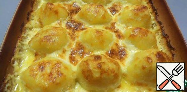 Bake potatoes at 180 °C for 25-30 minutes The cheese crust should be nicely browned.