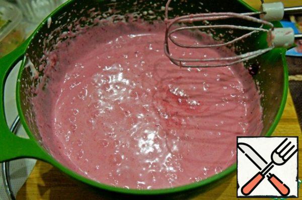 Carefully mix until the mousse is smooth and evenly colored.