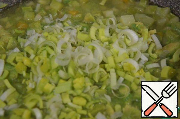 Add the leeks and simmer for another 2-3 minutes.