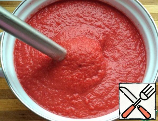 Then grind in a puree with an immersion blender, bring to a boil and the soup is ready. If the soup seems thick to you, you can dilute it with boiling water, and then bring it to a boil.