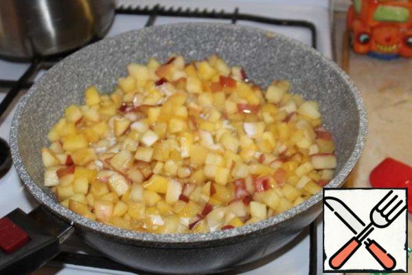 Add the diluted starch to the apples and cook until thickened.