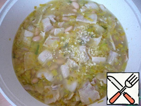 Then add chopped garlic, dried thyme (a pinch) and chicken broth. Bring the mixture to a boil and cook for another 15 minutes.