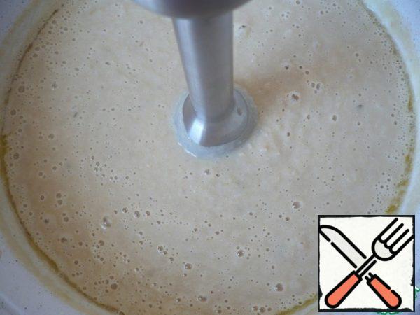 Whisk the soup with a blender until smooth (be careful with the hot liquid when whipping).