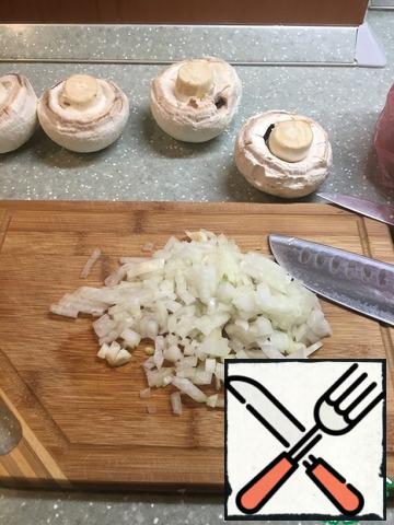Peel and chop the onion and mushrooms.