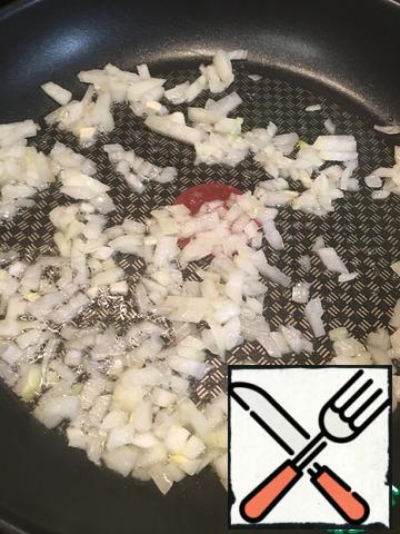 Fry the onion until transparent in vegetable oil.