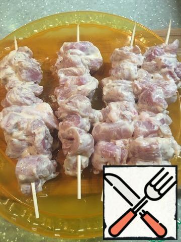 Thread on skewers.
I do not soak them in advance - they do not have time to burn!
