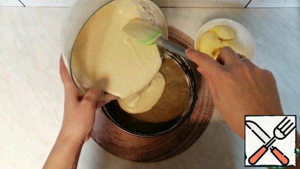 Pour all the dough into the mold.