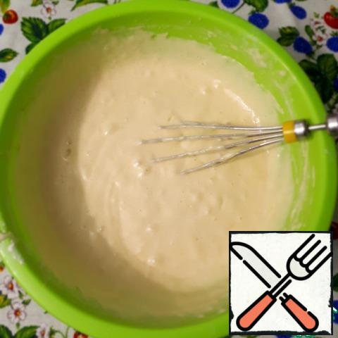 Pour in the vegetable oil and mix. The consistency of the dough is obtained as sour cream.