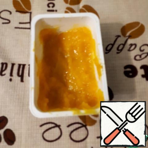 Pumpkin puree is my own production. In the pumpkin season, I bake it in the oven, then break the pulp with a blender and freeze it in a container.