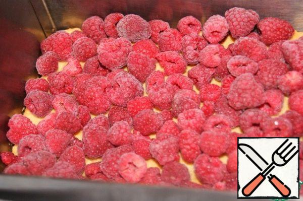 Level up frozen!!! raspberry. This is necessary in order for the jelly to harden quickly.
Instead of raspberries, you can use strawberries, strawberry puree or cherries, but they must be frozen!