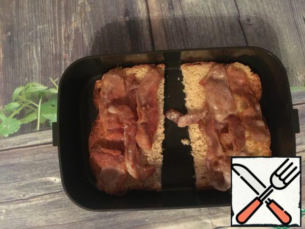 Put bacon on toast.