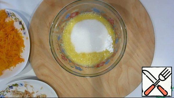 Mix eggs, vanilla, baking powder, salt and sugar. Pour in the kefir and add the flour.
