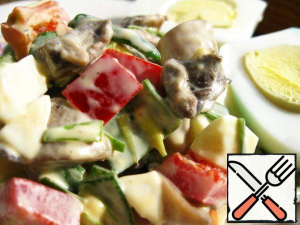 Mix all the ingredients, add salt.
Add ground black pepper (I never put anything else in salads) and season with sour cream, yogurt or mayonnaise.