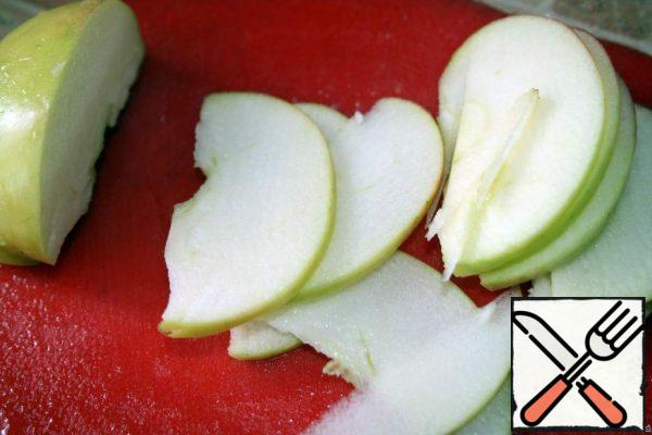 Remove the core from the apples and cut into thin slices.
