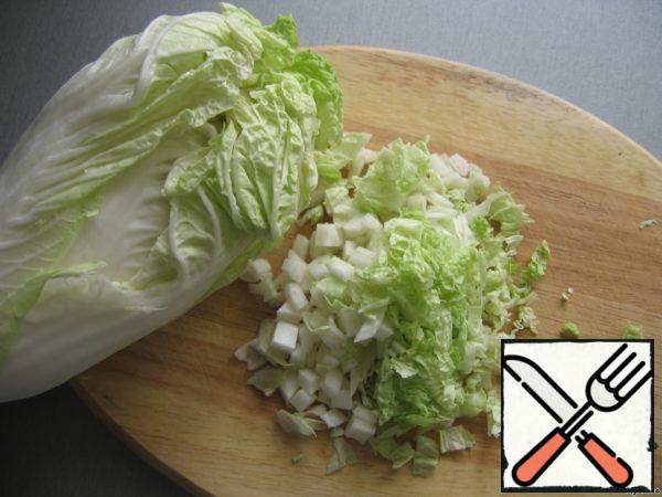 Tear the lettuce leaves with your hands. I slice them out of habit, but not very finely.