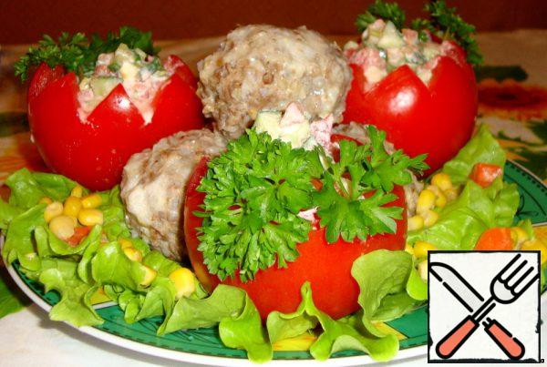 Put the salad inside the tomatoes.