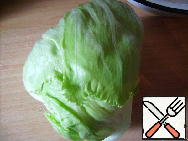 while the fillet is in the microwave, let's start the salad. that's how I had a nice little head of iceberg))