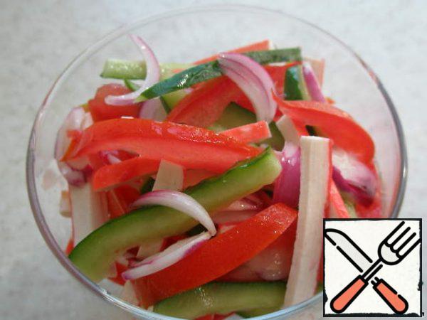 Our salad is ready! It is very tasty, very juicy and colorful!