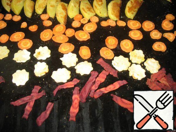 Put in preheated to 200* С oven for 30-40 minutes. Everyone's plates are different, you need to check the readiness individually: pierce the potatoes with a knife, it should be soft, not creak. Celery is cooked very quickly. Make sure that the beetroot does not dry out.
