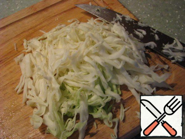 Chop the cabbage very finely and mash it well with your hands so that it releases the juice.
Cabbage can be safely replaced with arugula, iceberg lettuce leaves - the dish will only benefit. I've tried different options.
