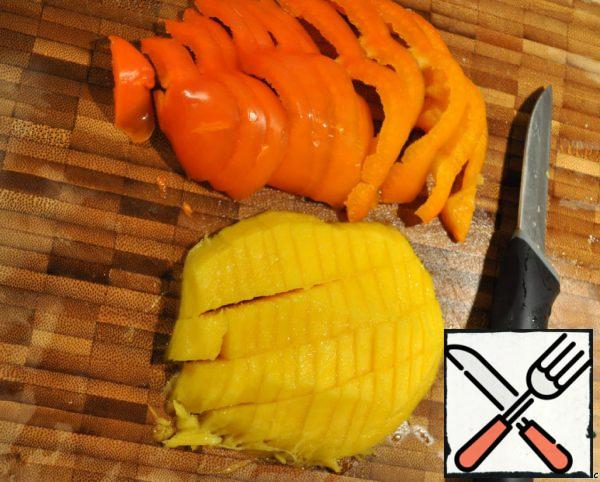 Pepper and mango cut.