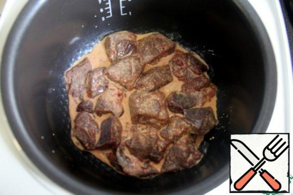 Put the prepared liver and cook for 15 minutes