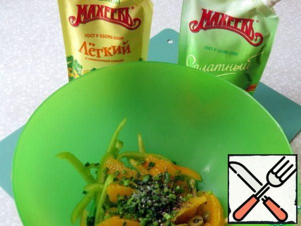 Season the salad with any mayonnaise, mix. Finely chop the chili pepper, sprinkle the salad and serve.