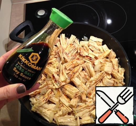 Heat the oil in a frying pan and fry the onion until Golden. Then add the seasonings and garlic and fry for another couple of minutes.