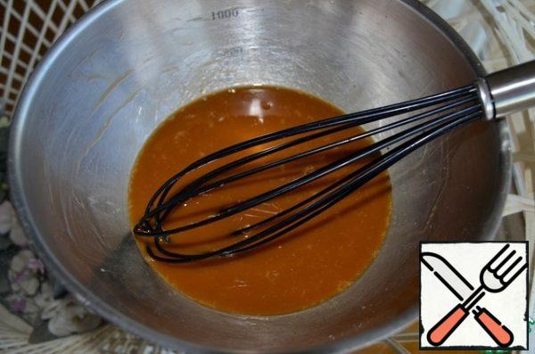 For dressing, mix the remaining sauce with oyster sauce, rice wine, broth and starch.