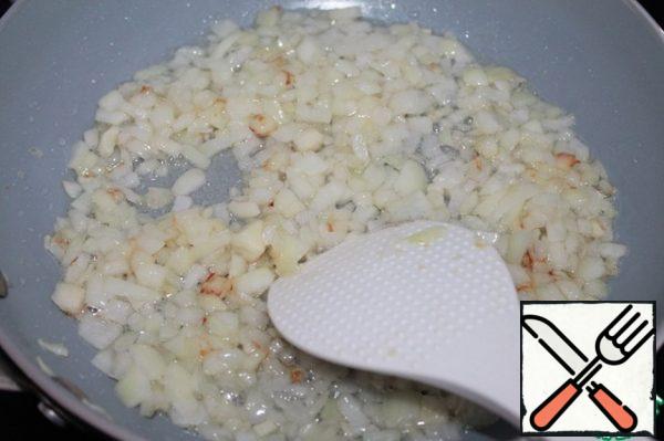 Fry in a frying pan and flip into a colander, let the oil drain.