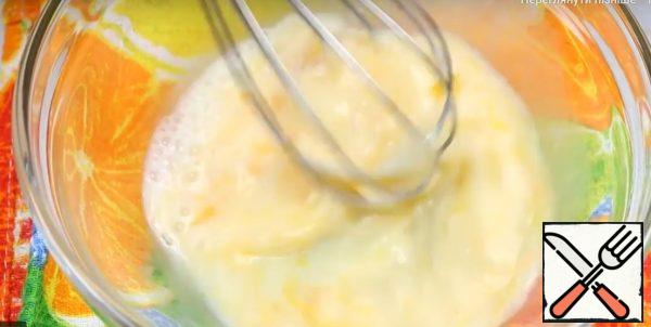 Add milk to the eggs, add salt to taste, whisk with a whisk. Prepare an omelet in butter.