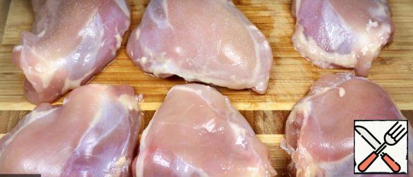 Remove the skin from the chicken thighs (if desired). Season with salt and pepper and add seasoning to taste.