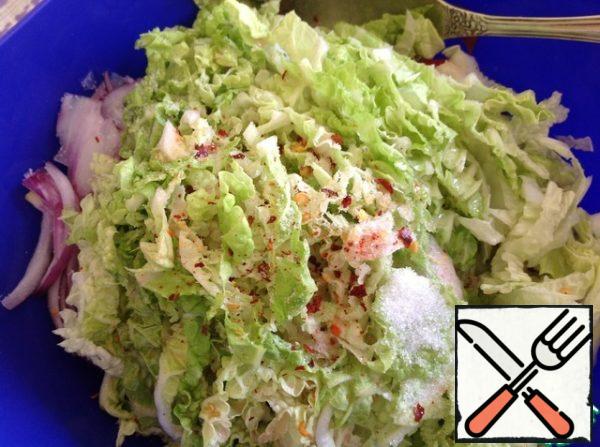 Chop the soft green part of Chinese cabbage. Add spices, oil, sugar and vinegar. Mix the salad thoroughly.
When serving, cut the green onions into 5 cm long feathers and garnish the salad.