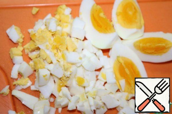 Cut the egg into cubes. One can be left for decoration.