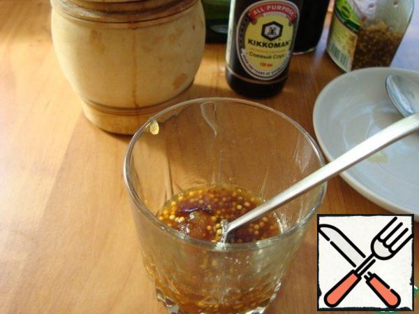 Put soy sauce, vinegar, honey, mustard in it and mix everything together.