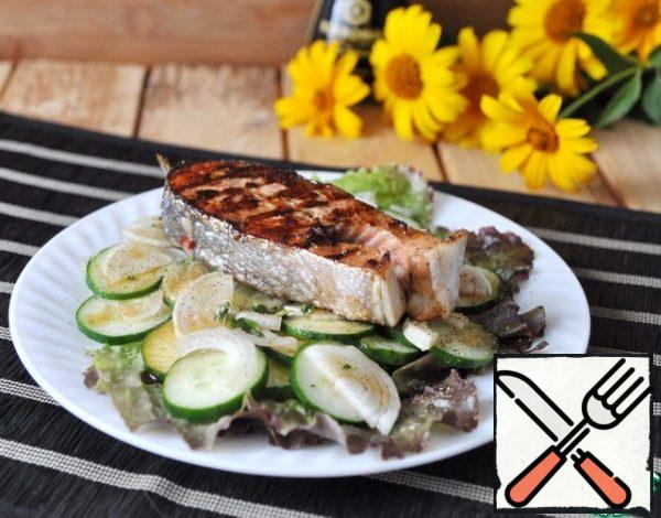 Place a hot grilled salmon steak on top of the salad. Sprinkle with a mixture of freshly ground peppers. To serve.