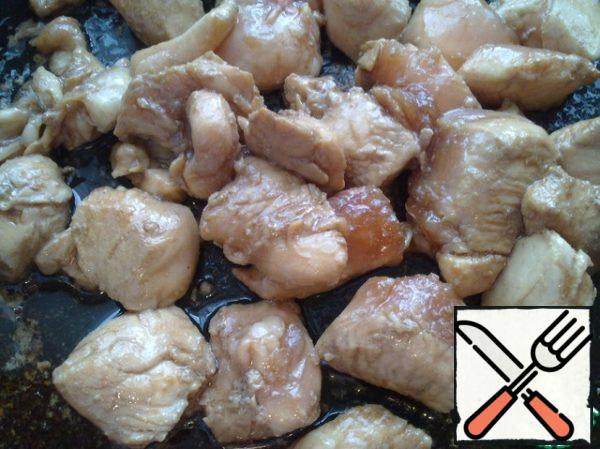 Fry the chicken meat in preheated oil.