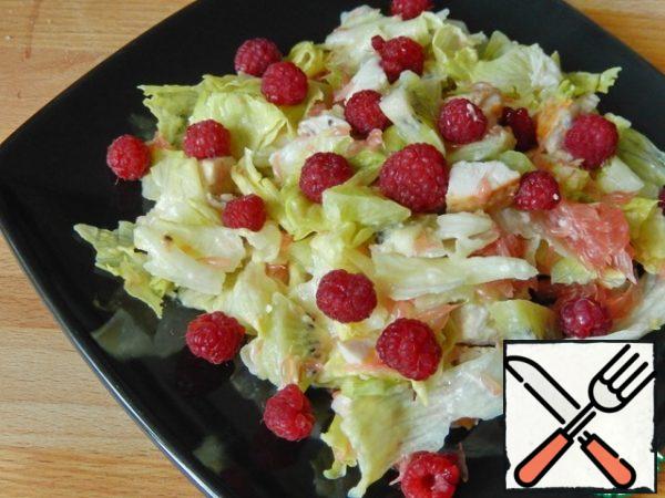 Arrange on plates and decorate the top with raspberries. This salad has a very bright and juicy taste.